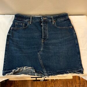 Old Navy Women’s Distressed Jean Skirt
